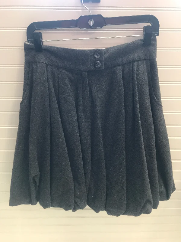 College Style Skirt Mini & Short By H&M In Grey, Size: 6