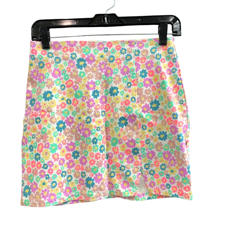 Fashion Style Skirt Mini & Short By Wild Fable In Floral Print, Size: 2