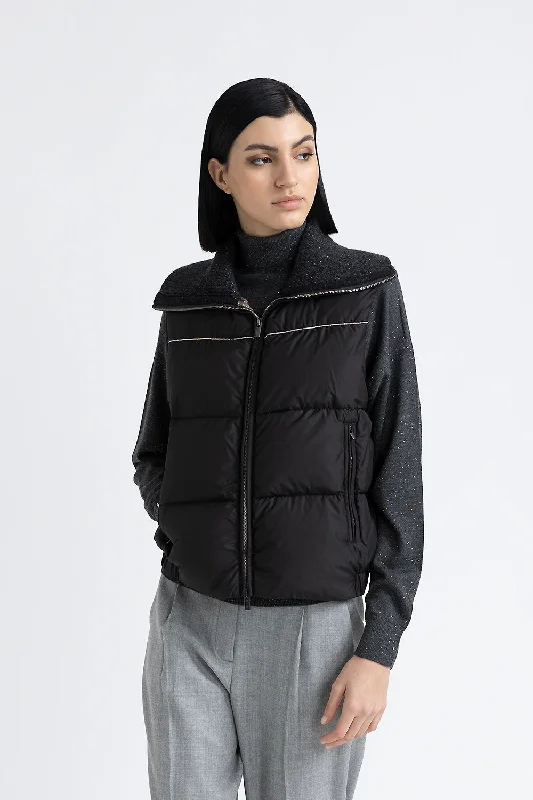 Relaxed And Casual Sleeveless goose down jacket with tricot collar