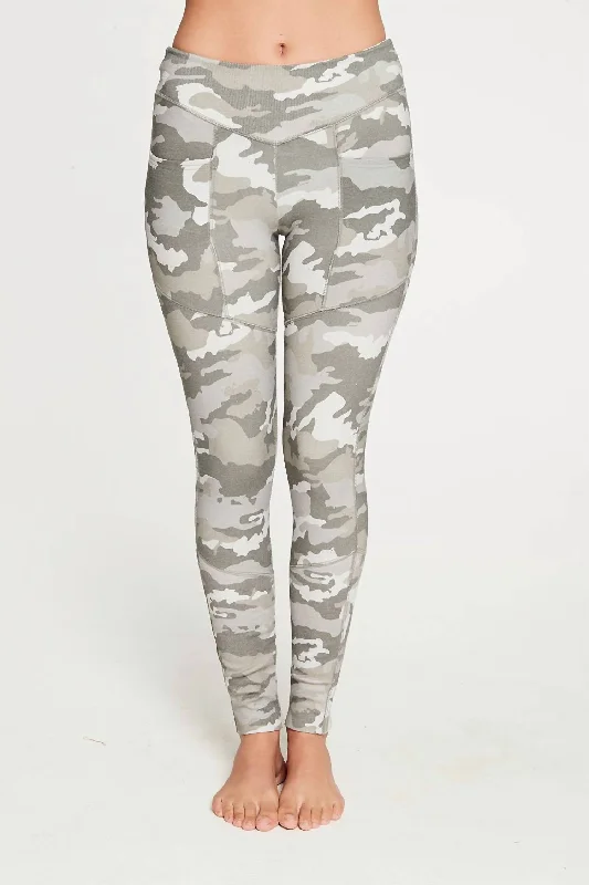 Casual And Comfortable Quadrablend Paneled Ribbed Legging In Camo Print