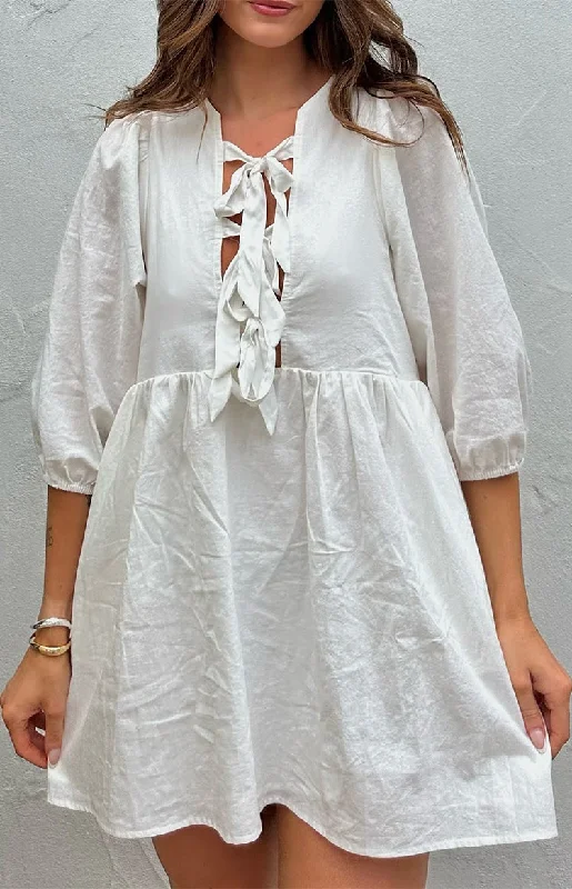 Fashion Must-have Issy White Mini Dress