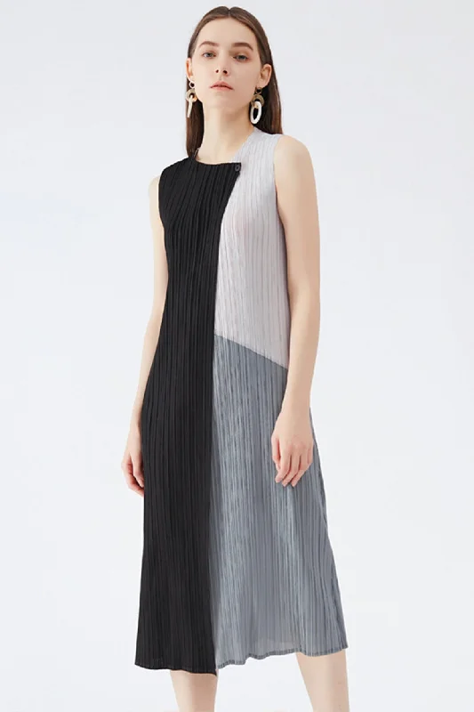 Free And Casual Colorblock Full Pleated Sleeveless Maxi Dress